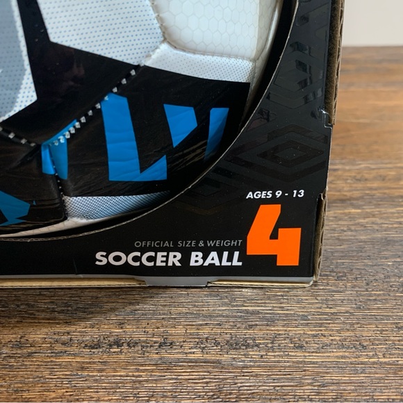New! Umbro kids soccer ball size 4 for ages 9 to 13 - Picture 3 of 5